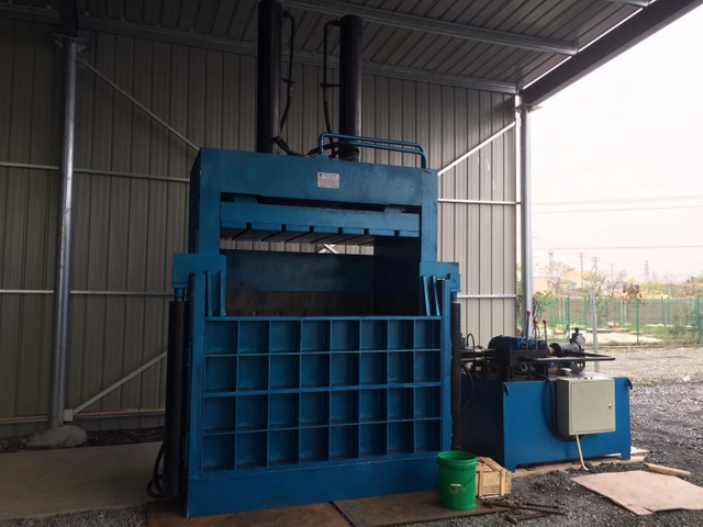 Y82 Stainless Steel Vertical Baler with High Efficient Baling Machine Save Energy
